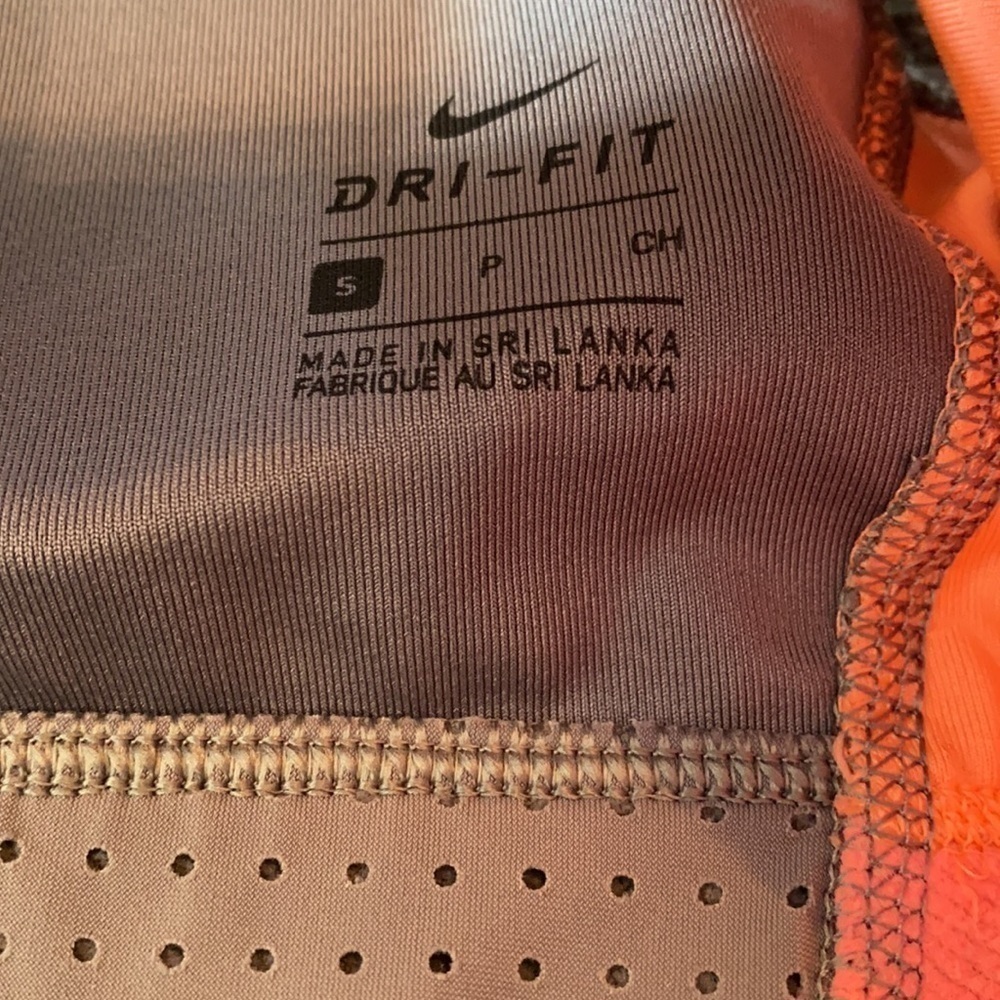 𝅺nike Dri-Fit sports bra; size small - Picture 4 of 4